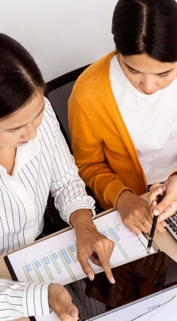 contadoras analizan tablet graficas